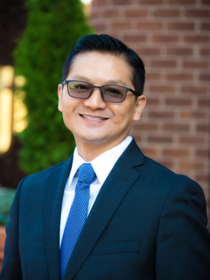 flex-row-reverse flex-column-reverse photo of Tai Nguyen in suit